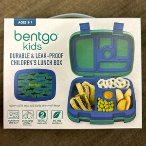 ⭐️ NWT Bentgo kids Lunch Box - Shark Pattern